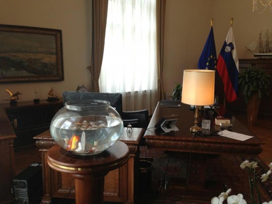 Princeska I. v stekleni bučki ne živi prav nič kraljevo. Foto: Twitter